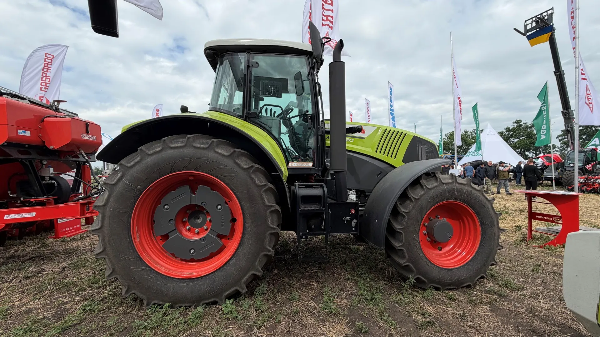 CLAAS AXION 820_result